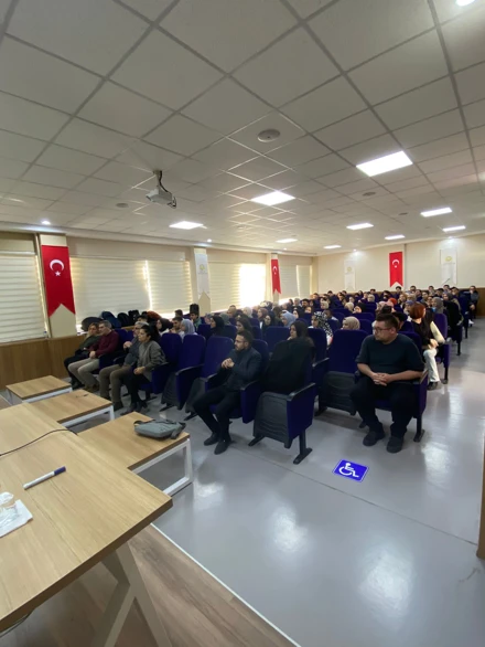 Matematik Topluluğunun düzenlemiş olduğu "Bölümümüz mezunları ile iş fırsatları” konulu konferans